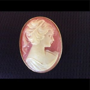 Cameo queen lady brooch
